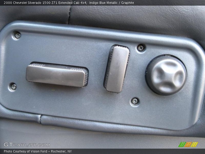 Controls of 2000 Silverado 1500 Z71 Extended Cab 4x4
