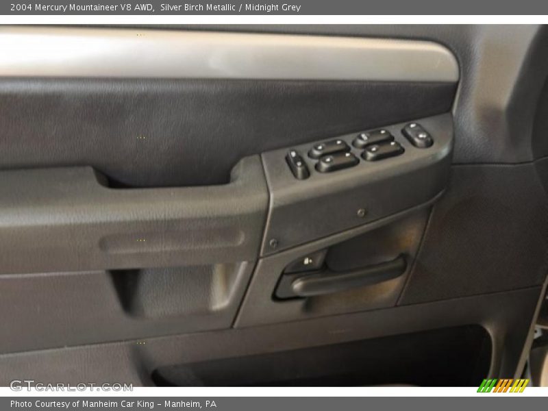 Silver Birch Metallic / Midnight Grey 2004 Mercury Mountaineer V8 AWD