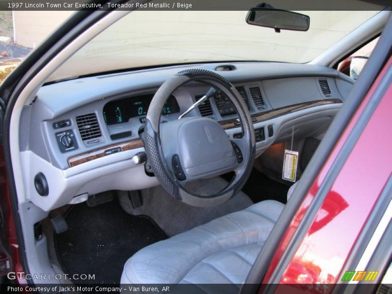 Toreador Red Metallic / Beige 1997 Lincoln Town Car Executive
