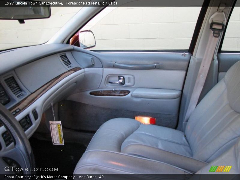 Toreador Red Metallic / Beige 1997 Lincoln Town Car Executive
