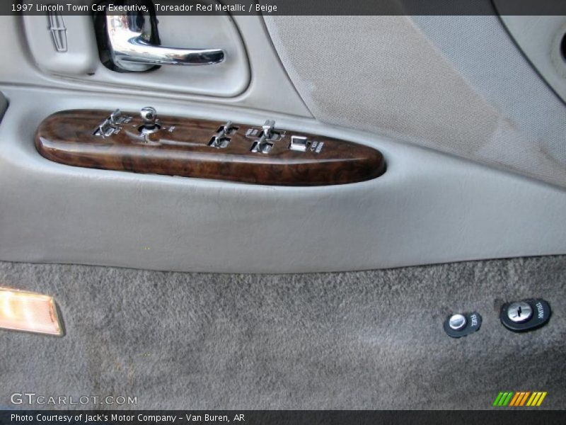Toreador Red Metallic / Beige 1997 Lincoln Town Car Executive