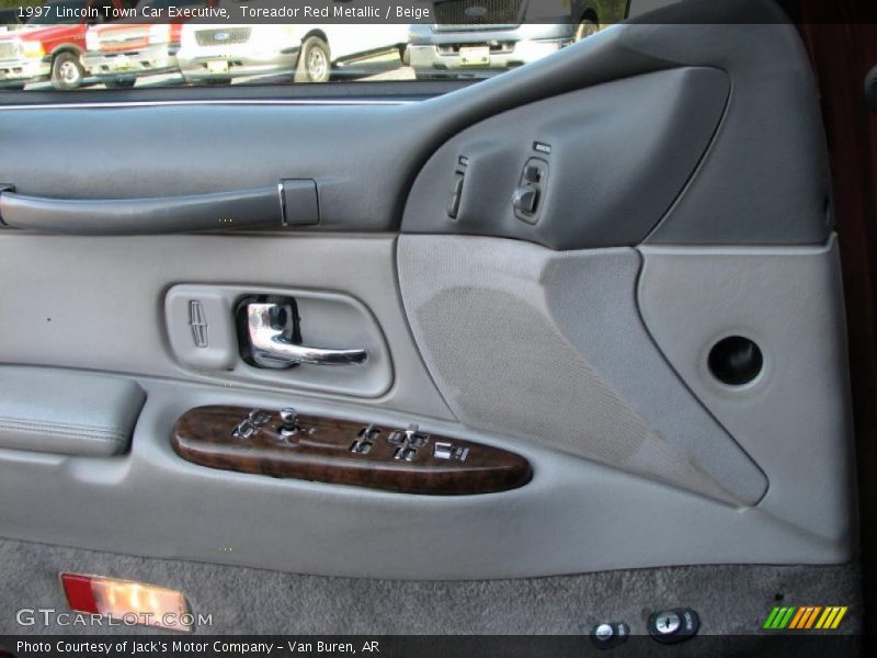 Toreador Red Metallic / Beige 1997 Lincoln Town Car Executive