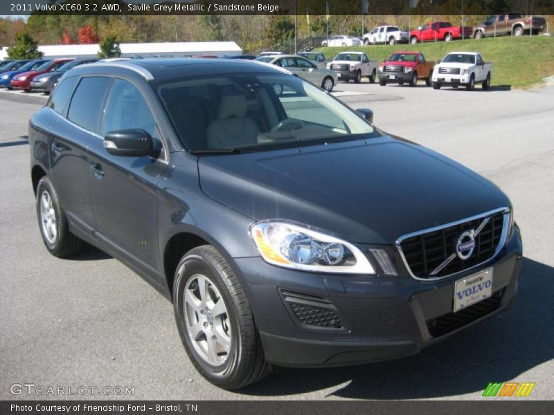 Front 3/4 View of 2011 XC60 3.2 AWD