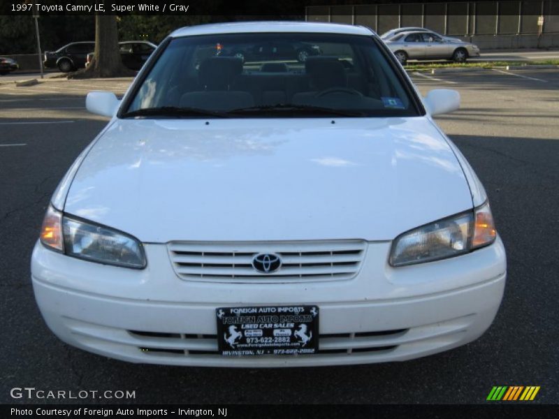 Super White / Gray 1997 Toyota Camry LE