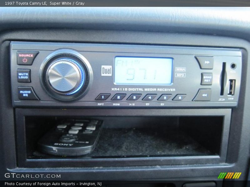 Super White / Gray 1997 Toyota Camry LE