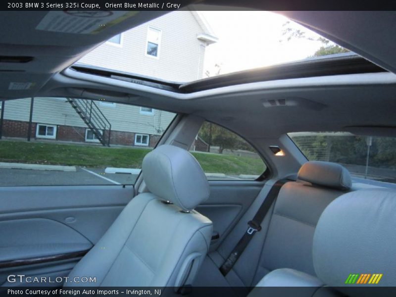 Sunroof of 2003 3 Series 325i Coupe