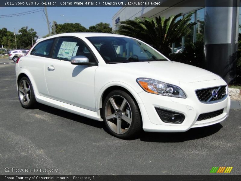 Front 3/4 View of 2011 C30 T5 R-Design