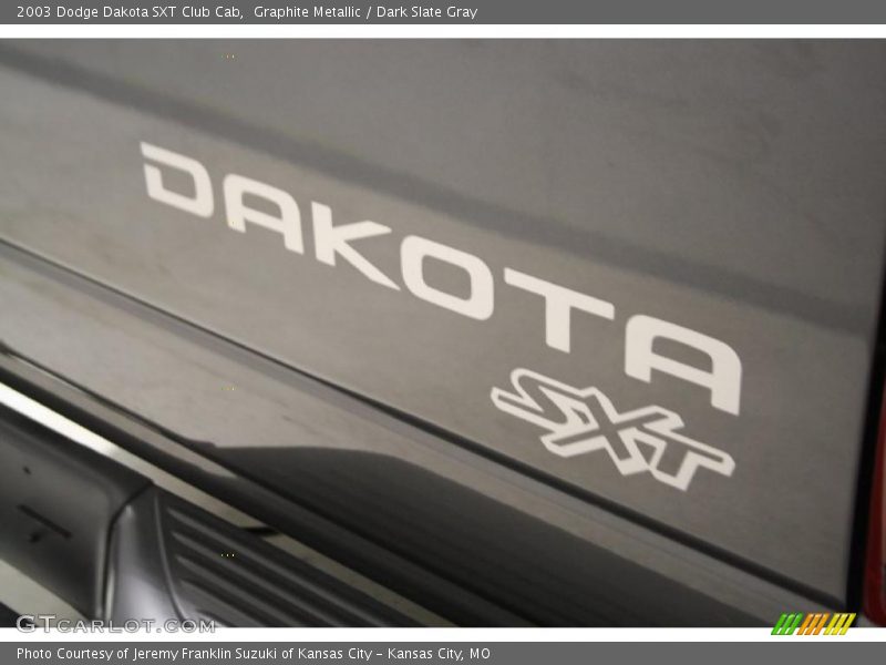  2003 Dakota SXT Club Cab Logo