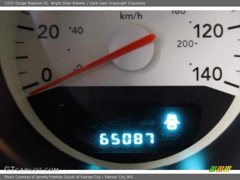 Bright Silver Metallic / Dark Slate Gray/Light Graystone 2005 Dodge Magnum SE