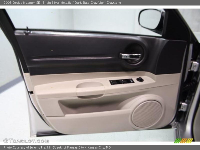 Bright Silver Metallic / Dark Slate Gray/Light Graystone 2005 Dodge Magnum SE