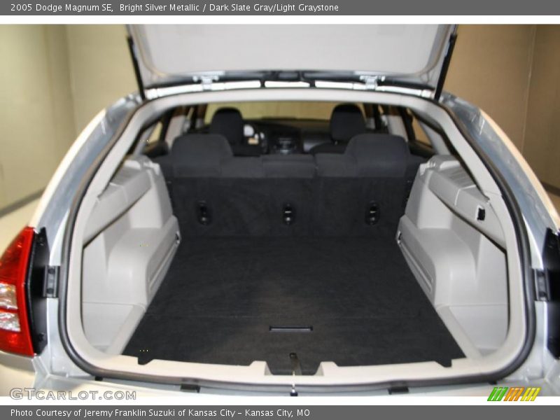 Bright Silver Metallic / Dark Slate Gray/Light Graystone 2005 Dodge Magnum SE