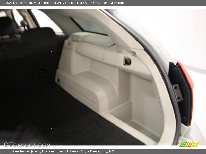 Bright Silver Metallic / Dark Slate Gray/Light Graystone 2005 Dodge Magnum SE