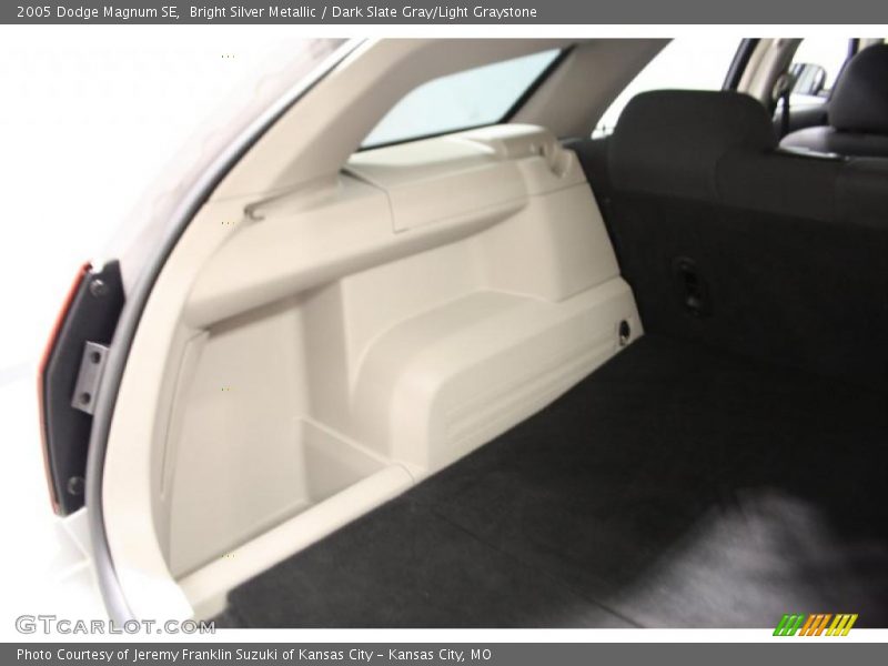 Bright Silver Metallic / Dark Slate Gray/Light Graystone 2005 Dodge Magnum SE