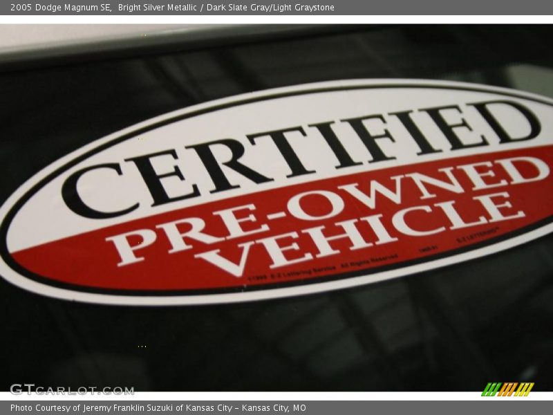 Bright Silver Metallic / Dark Slate Gray/Light Graystone 2005 Dodge Magnum SE