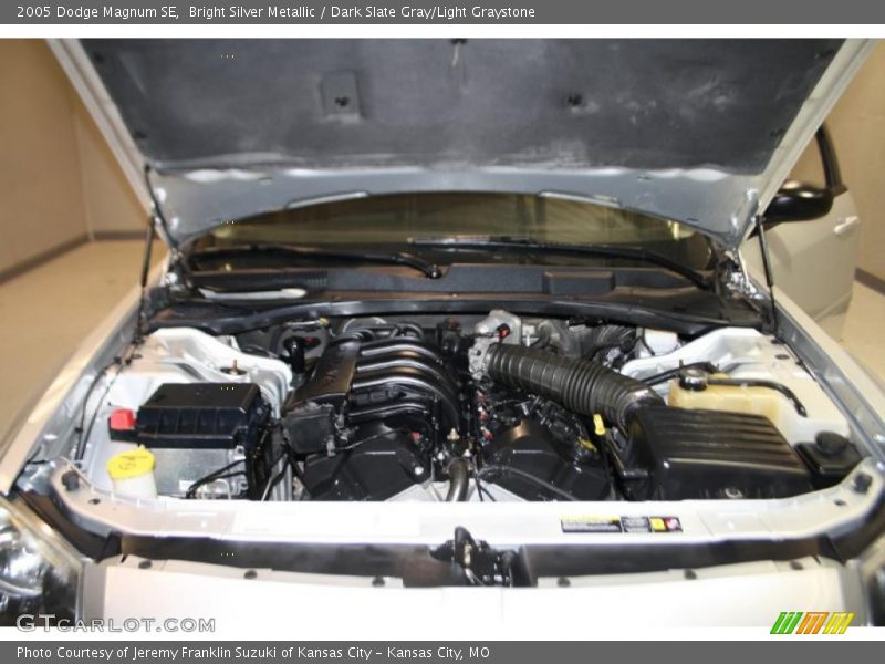 Bright Silver Metallic / Dark Slate Gray/Light Graystone 2005 Dodge Magnum SE