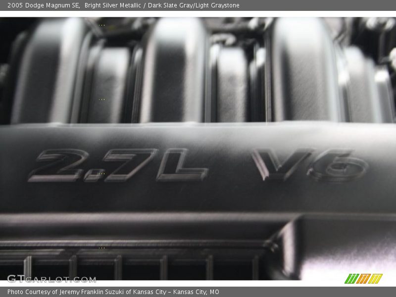 Bright Silver Metallic / Dark Slate Gray/Light Graystone 2005 Dodge Magnum SE