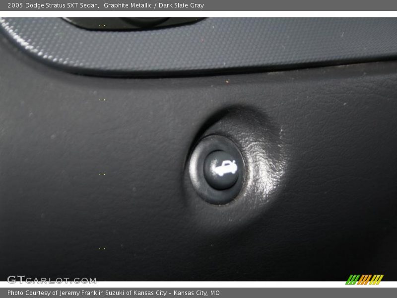 Graphite Metallic / Dark Slate Gray 2005 Dodge Stratus SXT Sedan
