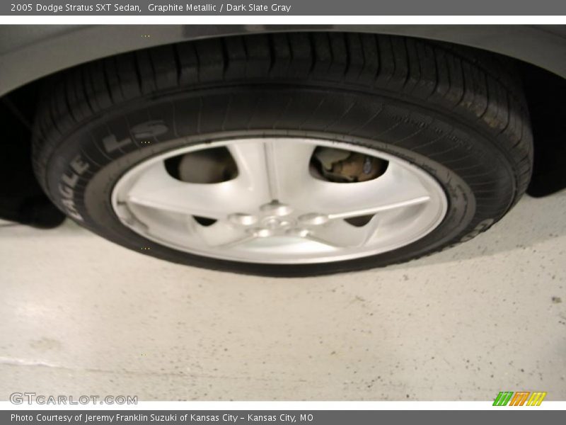 Graphite Metallic / Dark Slate Gray 2005 Dodge Stratus SXT Sedan