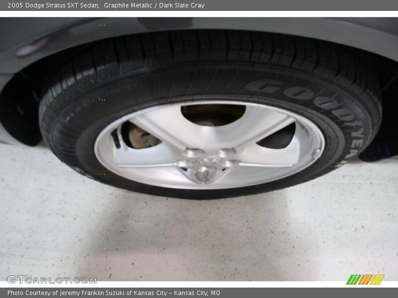 Graphite Metallic / Dark Slate Gray 2005 Dodge Stratus SXT Sedan