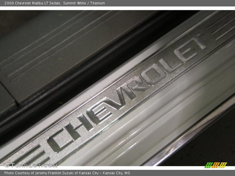 Summit White / Titanium 2009 Chevrolet Malibu LT Sedan