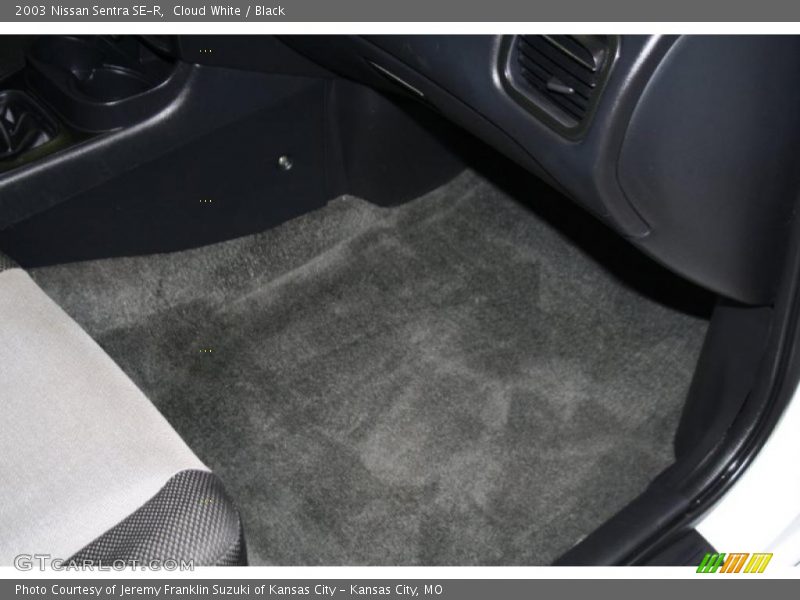 Cloud White / Black 2003 Nissan Sentra SE-R