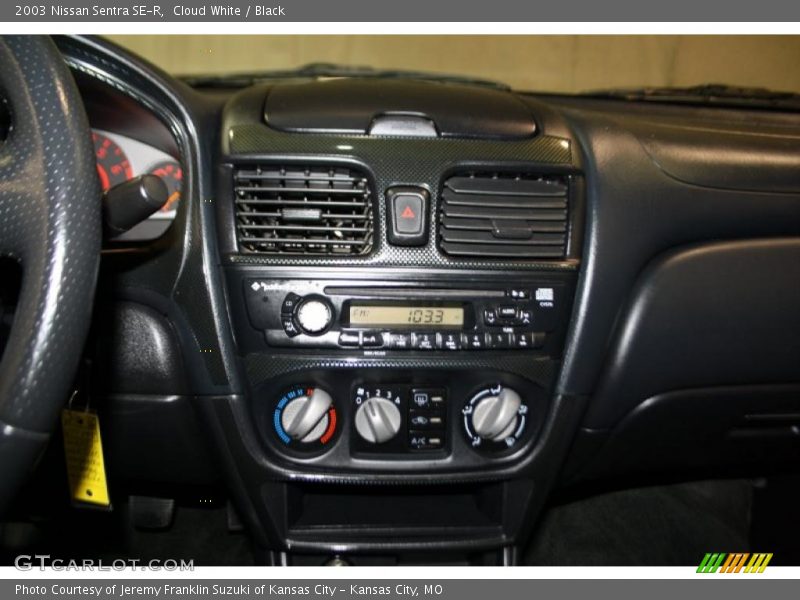 Cloud White / Black 2003 Nissan Sentra SE-R