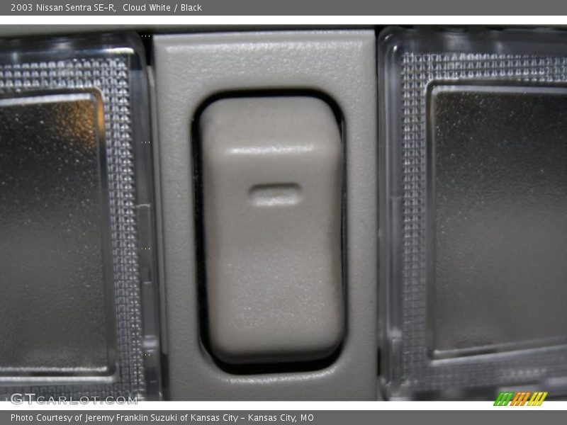 Cloud White / Black 2003 Nissan Sentra SE-R