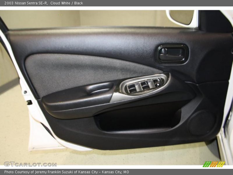 Cloud White / Black 2003 Nissan Sentra SE-R