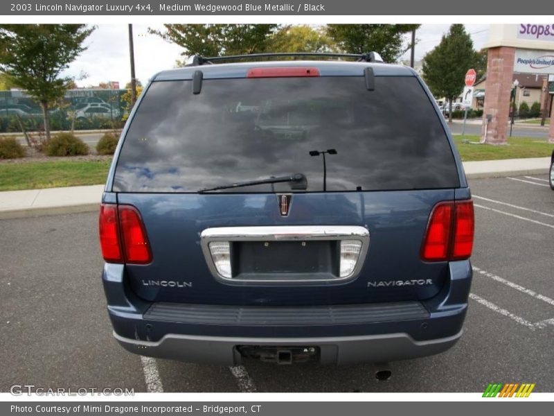 Medium Wedgewood Blue Metallic / Black 2003 Lincoln Navigator Luxury 4x4