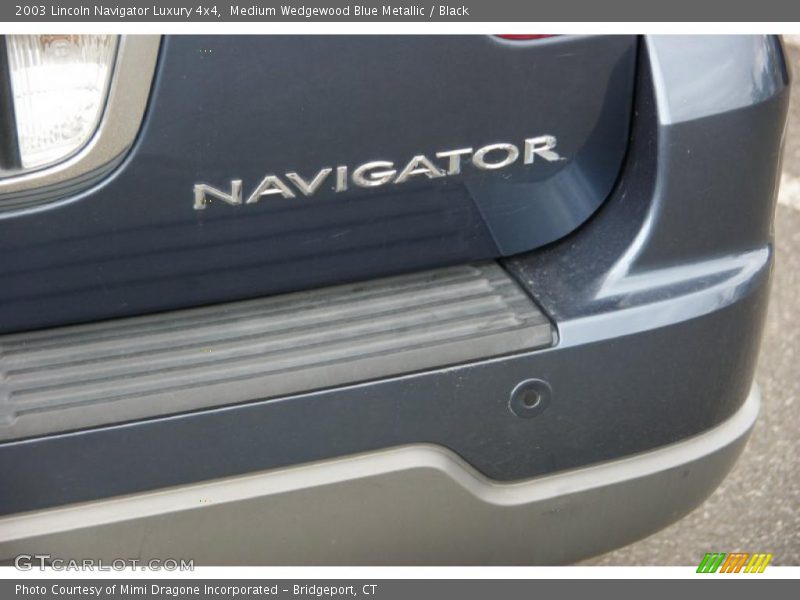 Medium Wedgewood Blue Metallic / Black 2003 Lincoln Navigator Luxury 4x4