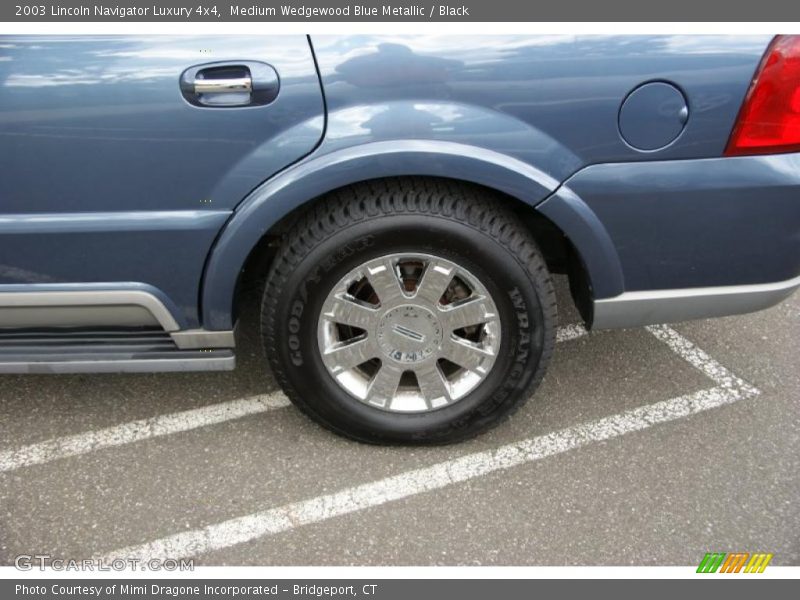 Medium Wedgewood Blue Metallic / Black 2003 Lincoln Navigator Luxury 4x4