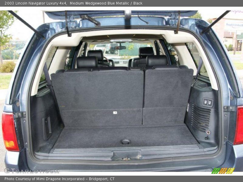 Medium Wedgewood Blue Metallic / Black 2003 Lincoln Navigator Luxury 4x4