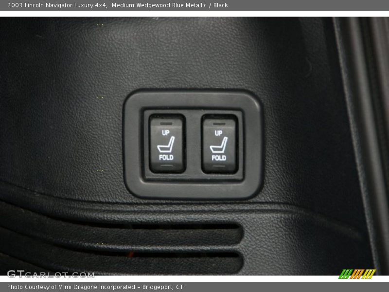 Medium Wedgewood Blue Metallic / Black 2003 Lincoln Navigator Luxury 4x4
