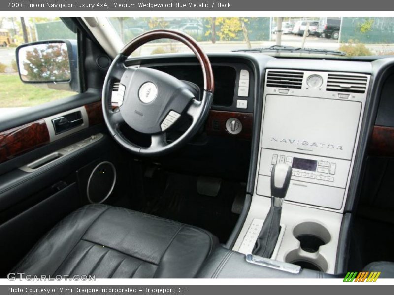 Medium Wedgewood Blue Metallic / Black 2003 Lincoln Navigator Luxury 4x4