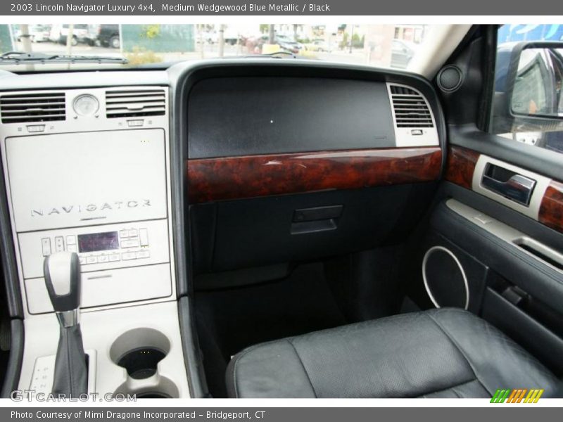 Medium Wedgewood Blue Metallic / Black 2003 Lincoln Navigator Luxury 4x4