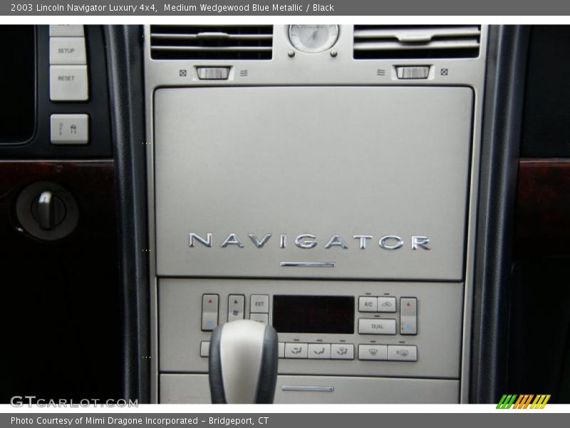 Medium Wedgewood Blue Metallic / Black 2003 Lincoln Navigator Luxury 4x4