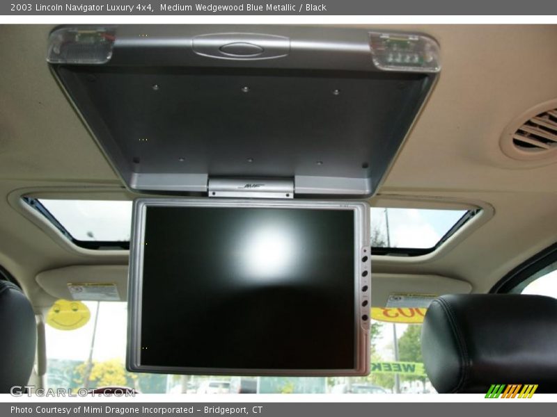 Medium Wedgewood Blue Metallic / Black 2003 Lincoln Navigator Luxury 4x4