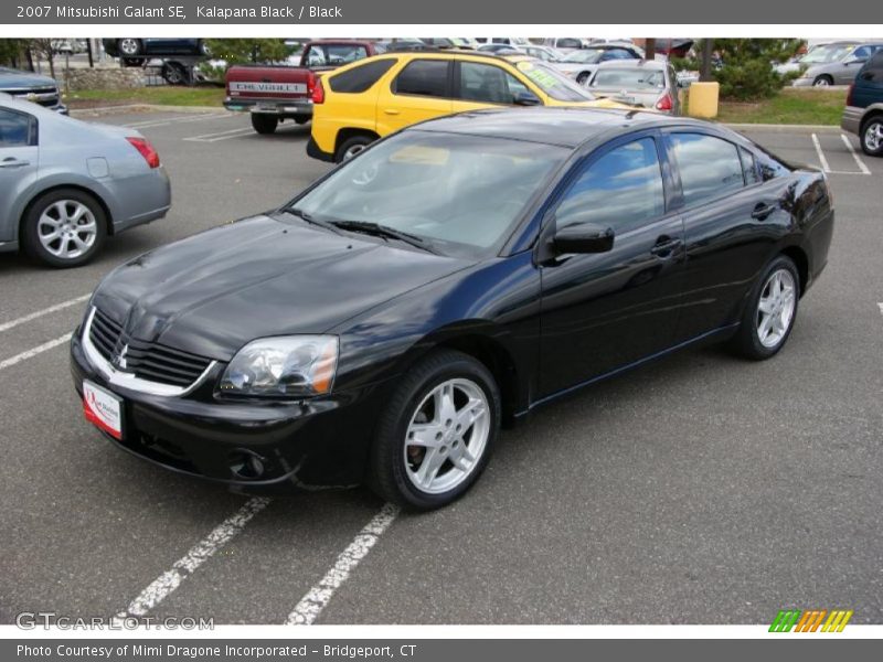 Front 3/4 View of 2007 Galant SE