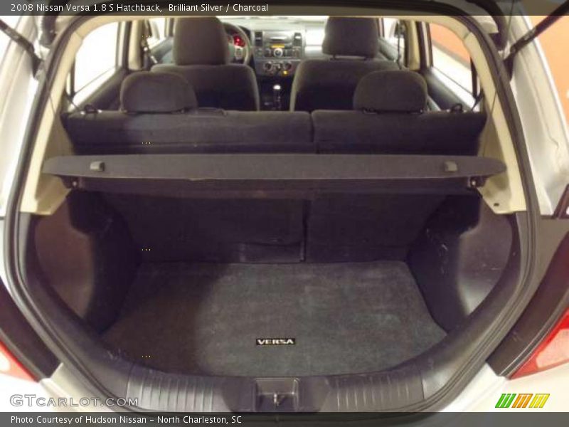  2008 Versa 1.8 S Hatchback Trunk
