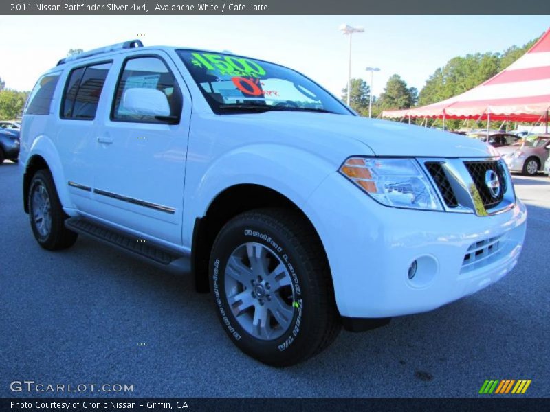 Front 3/4 View of 2011 Pathfinder Silver 4x4