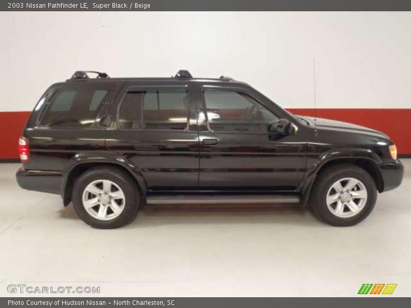 Super Black / Beige 2003 Nissan Pathfinder LE