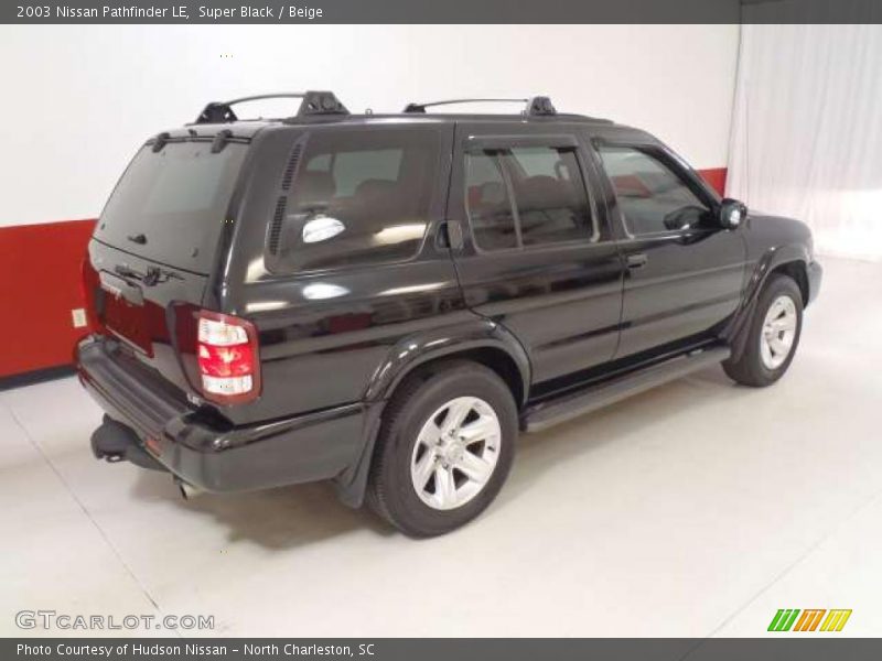 Super Black / Beige 2003 Nissan Pathfinder LE