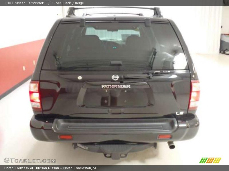 Super Black / Beige 2003 Nissan Pathfinder LE