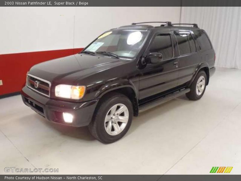 Super Black / Beige 2003 Nissan Pathfinder LE