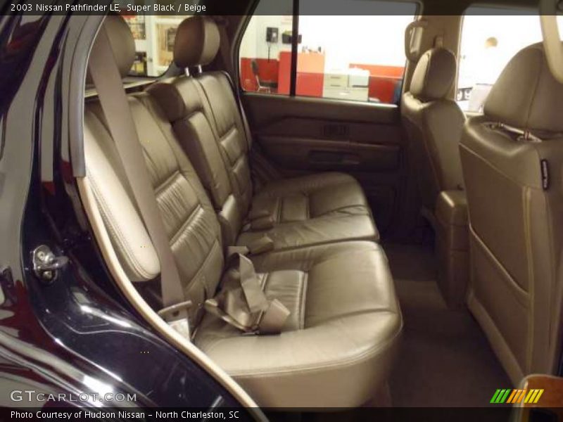 Super Black / Beige 2003 Nissan Pathfinder LE