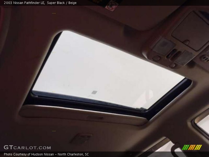 Sunroof of 2003 Pathfinder LE