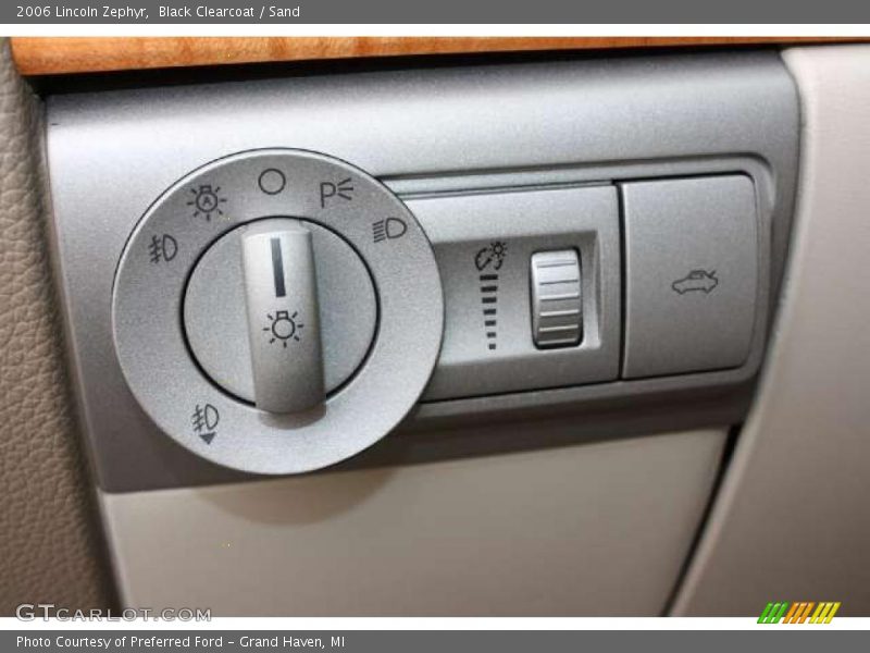 Black Clearcoat / Sand 2006 Lincoln Zephyr