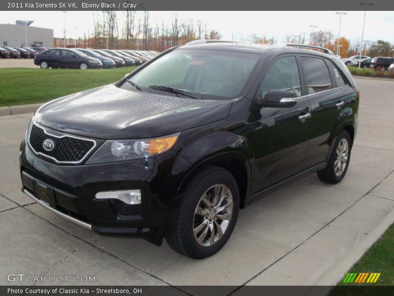 Front 3/4 View of 2011 Sorento SX V6