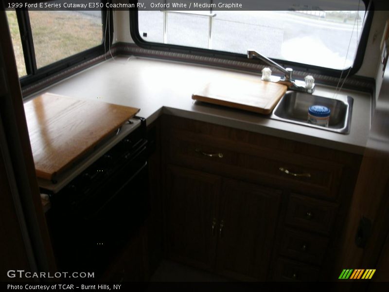Oxford White / Medium Graphite 1999 Ford E Series Cutaway E350 Coachman RV