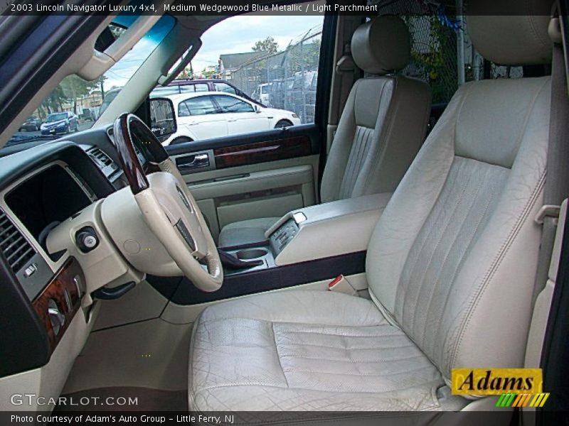 Medium Wedgewood Blue Metallic / Light Parchment 2003 Lincoln Navigator Luxury 4x4